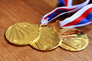 The non-existent relation between sports and gold